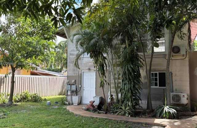 1350 SW 13th St photos photos