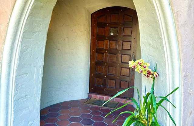 Custom Designer Mediterranean Style Rental with Pool Gallery 4