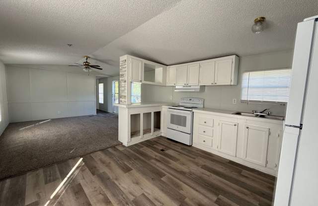 3 Bedroom, 2 Bath Mobile Home Gallery 3