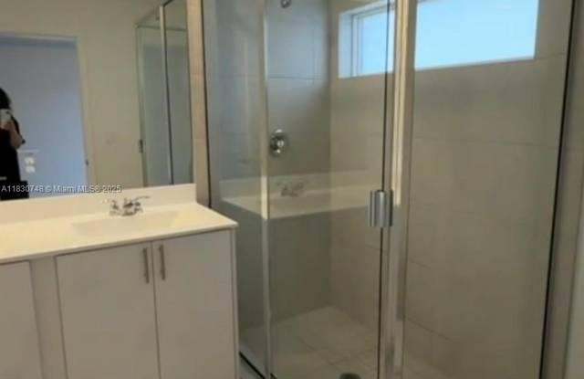 5145 SW 37th St photos photos