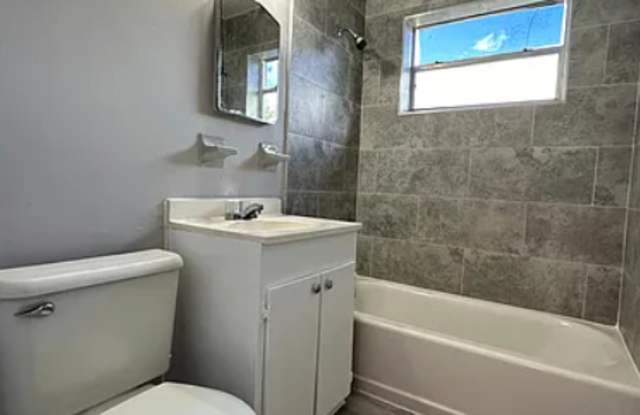 639 Southwest 5th Street - 2 Gallery 4