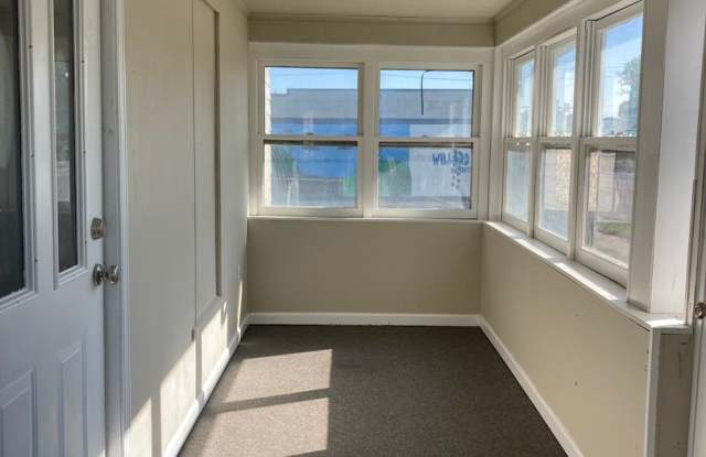 Newly updated 2 bedroom 1 bathroom home Gallery 3