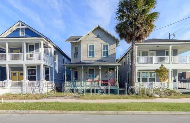 451 1st St E photos photos