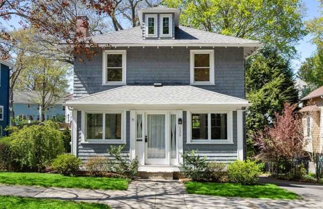 135 Rowe St photos photos
