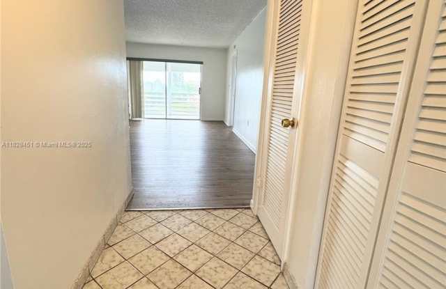 8435 Sunrise Lakes Blvd photos photos