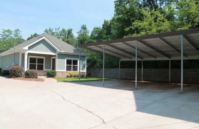 Two Bedroom Near Downtown Available! Gallery 3