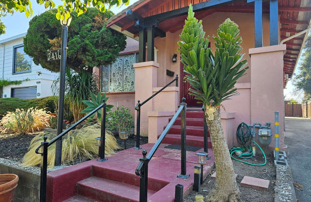 "Sunshine Delight: Spacious 3-Bedroom Home in North Berkeley!" - 2416 Browning Street, Berkeley, CA 94702