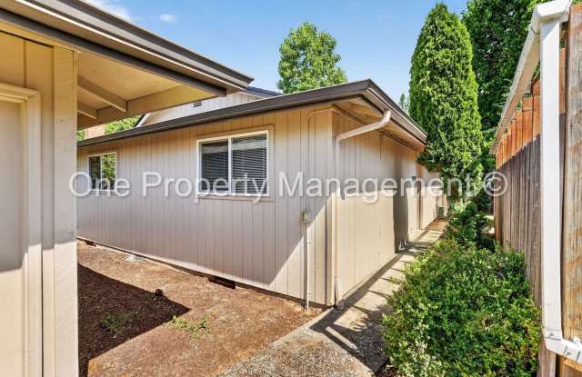 Well Maintained 55+ Condo with Fenced Yard Gallery 4