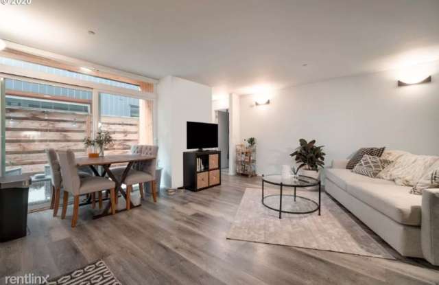 3925 NE Mallory Ave Unit C Gallery 3