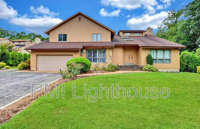 2 Carlyle Drive - 2 Carlyle Drive, Glen Cove, NY 11542