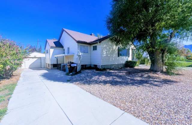 Huge home with 2 kitchens and 2 laundry rooms, PERFECT HOME TO SHARE!! Gallery 3
