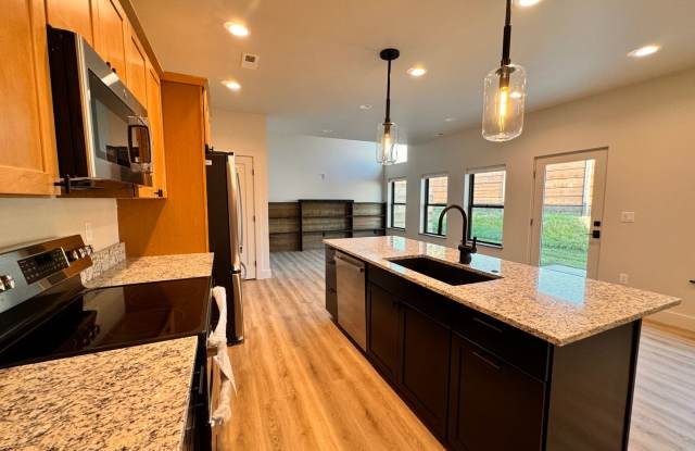 Move-In Special! Modern 3BR Townhome in Driggs — Save Monthly Flexible 6–12 Month Leases - 739 Stone Peak Loop, Driggs, ID 83422