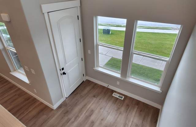 Beautiful  End Unit Townhome In Herriman Gallery 4