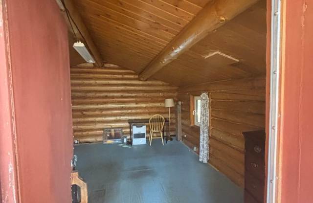 Dry cabin off Goldstream / Dog friendly Gallery 4