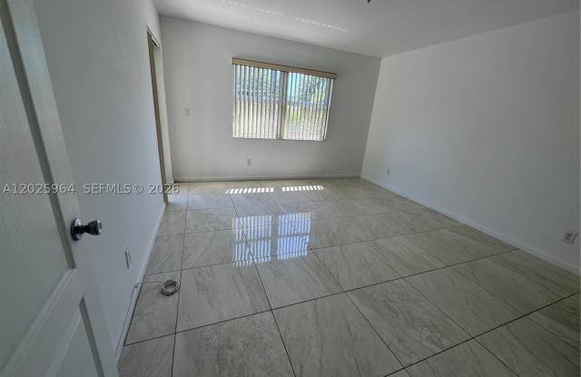 720 NE 4th Ct Gallery 4