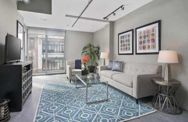 1242 N Milwaukee Ave photos photos
