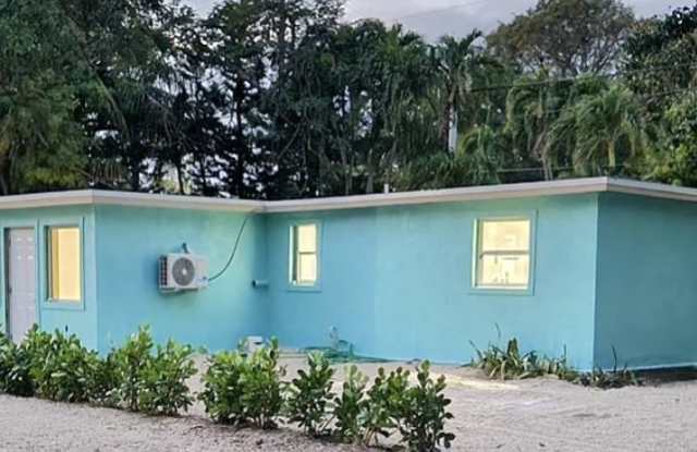 100 N Ocean Ln photos photos