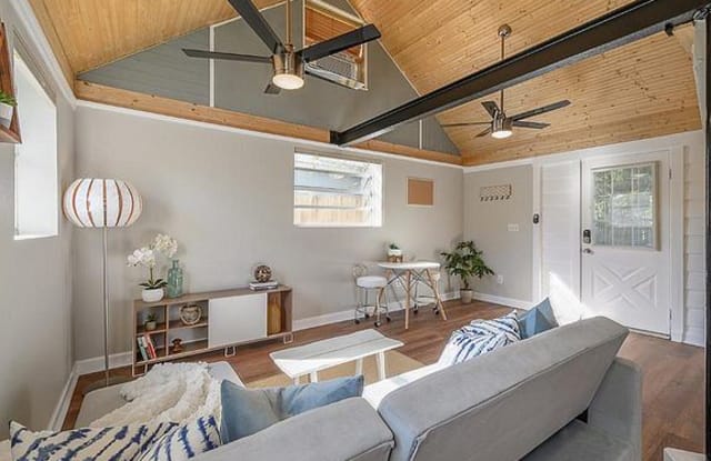 114 W Cayuga St - 114 West Cayuga Street, Tampa, FL 33603