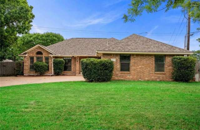 600 Coachlight Court photos photos