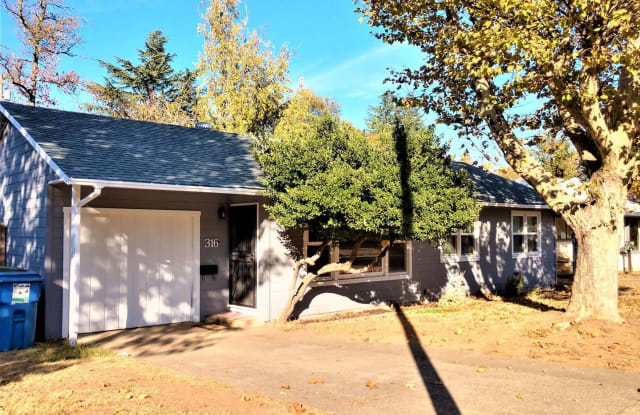 316 Hillview Ave - 316 Hillview Avenue, Ukiah, CA 95482