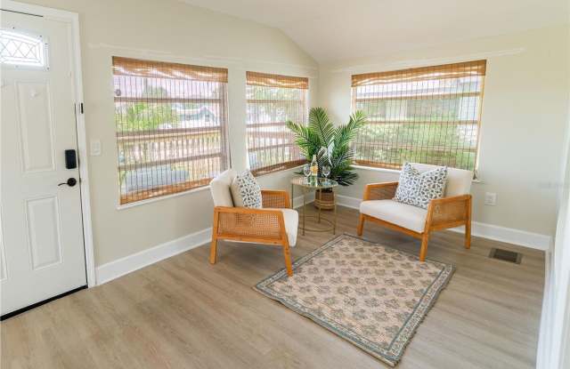 Beautifully Updated 3-Bed, 2-Bath Beach Home Gallery 4