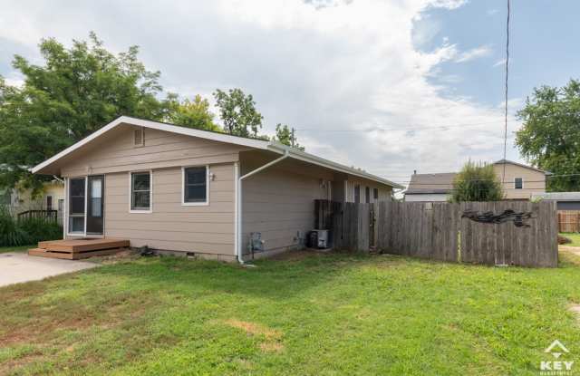 2807 W Maxwell Ave photos photos