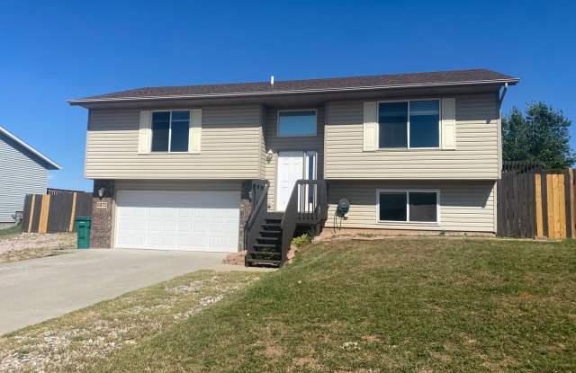3 BED | 2 BATH | SPLIT FOYER | BLACK HAWK Gallery 3