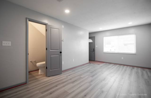 Beautiful Fully Renovated 2/1.5 in Phoenix - 2612A Gallery 3