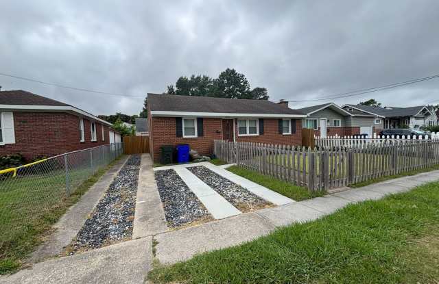 Charming 3 Bedroom 1 Bathroom Brick Ranch located in Norfolk VA available NOW! photos photos