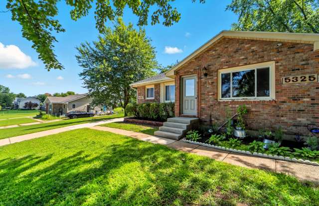 5327 Jennifer Drive Gallery 2