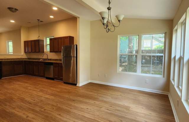 Room in 2 Bedroom Home in Atlanta Gallery 3