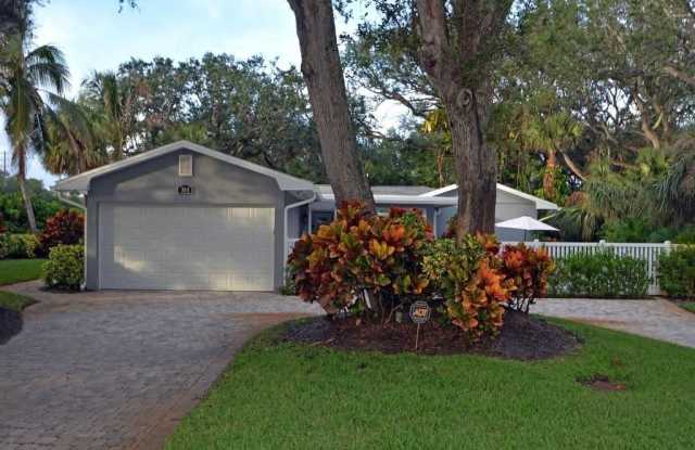 705 Date Palm Road - 705 Date Palm Road, Vero Beach, FL 32963