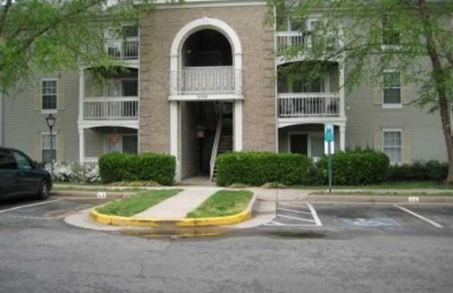 Top Floor Condo with Fireplace and Open Floorplan! Assigned Parking! photos photos