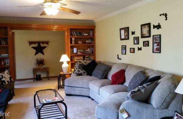 1252 Fox Trail Dr E Gallery 2