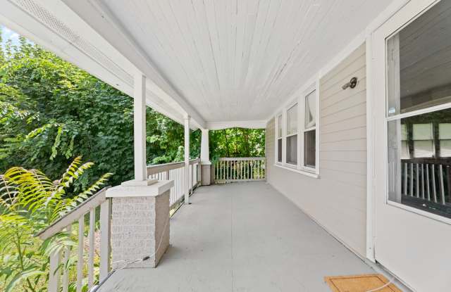 West Akron 3BR with Porch & Off‑Street Parking Gallery 3
