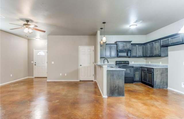 3br 2ba duplex with 2 car garage in Kingfisher! Gallery 4
