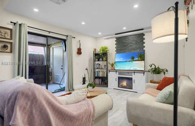 6538 NW 170th Ter Gallery 3