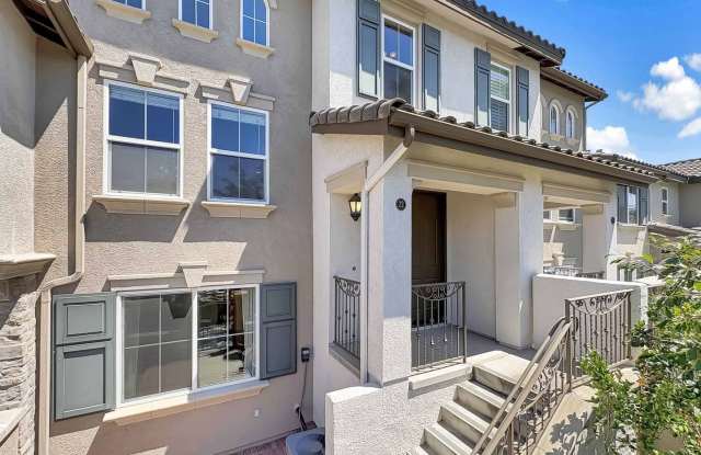 Spacious 2B/2.5BA Tri-Level Townhouse w/ 2 Car Garage,  A/C photos photos
