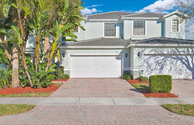 Luxurious 3+Loft Coach Home in Summit Place - 2 Car Garage - Pet OK W/Approval - Amazing Views! - 14760 Pinnacle Place, Collier County, FL 34119