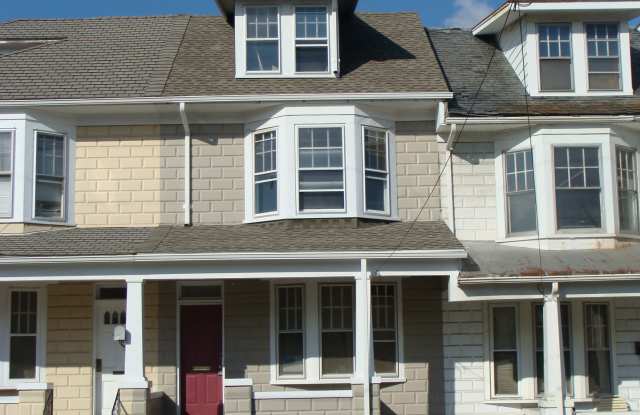 4 Bedroom Home Near York Hospital On East End Of York City photos photos