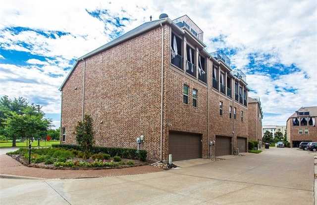 7929 Parkwood Boulevard Gallery 3