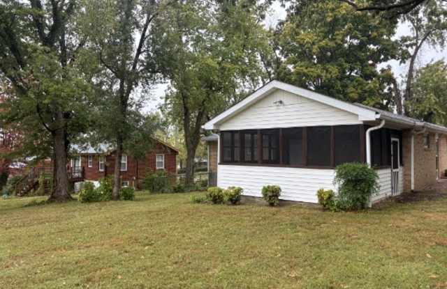 One Level Brick Home near I-24 & Haywood Ln Gallery 3