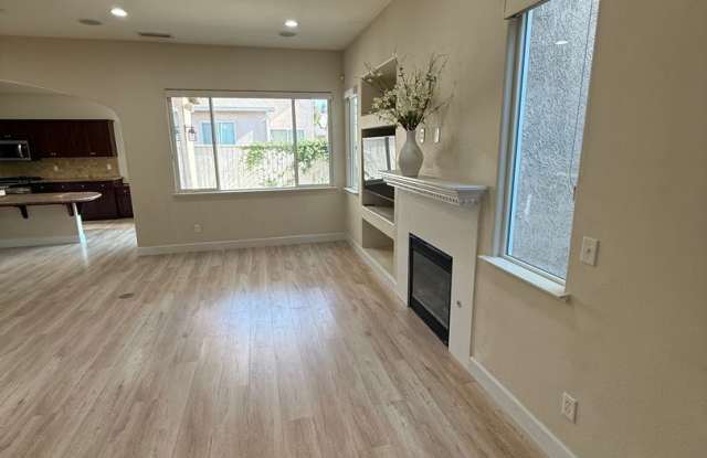 Charming 3-Bedroom 2 Bathroom Home Gallery 1