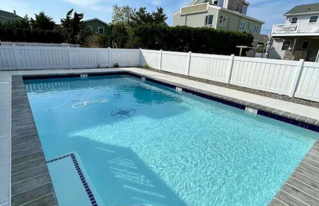 Renovated Home - Sleeps 6 - Winter Rental Only Gallery 3