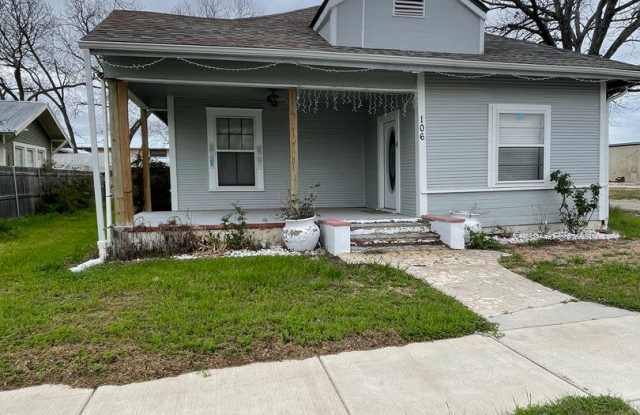 3/2 Remodeled Home in Lampasas - 106 East 3rd Street, Lampasas, TX 76550