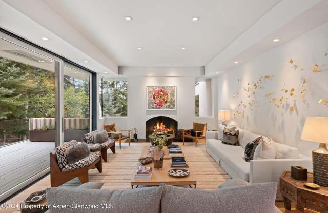721 Meadowood Drive Gallery 2