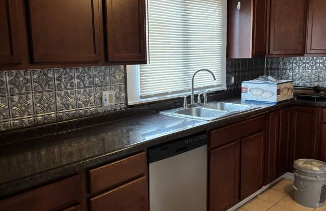 1615 W Spencer St photos photos