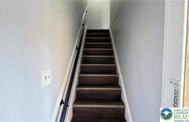156 Hanover Gallery 4