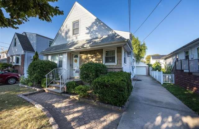 246 Wardwell Road - 246 Wardwell Road, Mineola, NY 11501