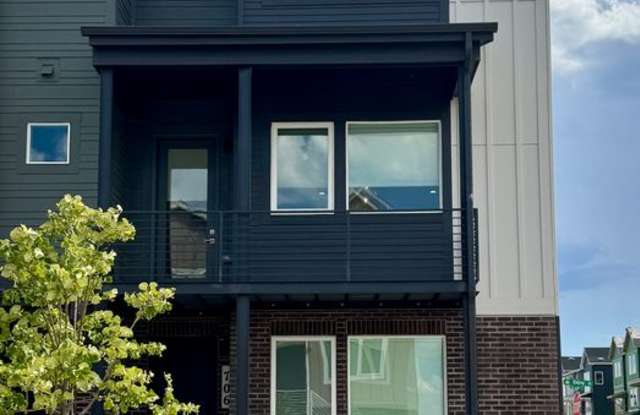 Modern 3-Bedroom Townhome in Erie Gallery 1
